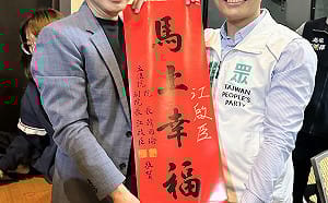 藍營提名陷僵局 白營出手挺江啟臣 吳皇昇：爆發力、擴展性都最強