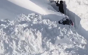 (影)歷史罕見！北極冷高壓橫掃北半球  俄羅斯驚見7層樓高雪坡