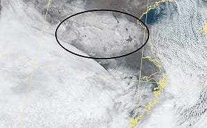 衛星雲圖驚見明顯大面積雪地！北極冷高壓南下台灣急凍