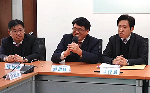 中選會人事賴卓釋善意　游盈隆盼立院通過：台灣民主一大步