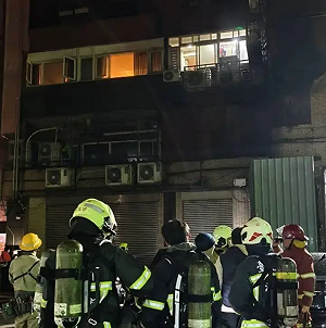 北市大安區住商大樓凌晨火警！補習班廚房起火急疏散住戶53人
