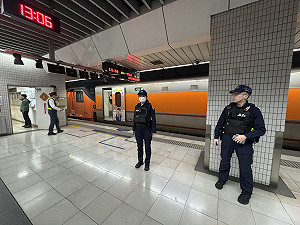 台鐵南港站自強號突竄白煙 台鐵：機械故障