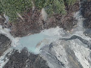 馬太鞍溪堰塞湖成功降挖見底 林保署曝艱險施工過程