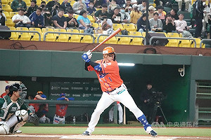 台鋼雄鷹交手日韓好手　陽岱鋼再次返台獻技