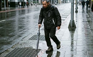 「這族群」雨天如臨大敵！醫警告：跌倒恐誘發心律不整