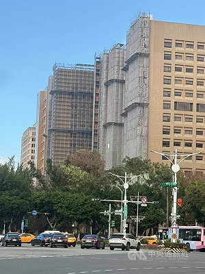 台大醫學院施工外牆火警　自行撲滅無人傷