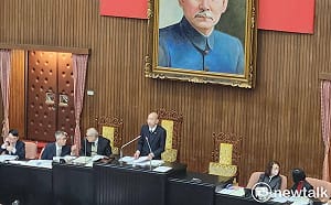 「中天條款」衛廣法三讀通過  綠委集體棄權不投票