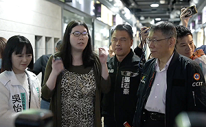 學妹陳情怒喊「買不起台北房子」！柯文哲搔頭、黃國昌秒閃一旁