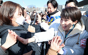 日本大選》逆轉多年低投票率　逾7成選民「一定會去投票」