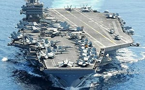 （影）無視談判！伊武裝快艇圍攻美油輪 無人機還接近航母遭F-35C擊落