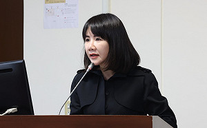 姐弟不同調！ 謝典霖曝父反對家族選彰化縣長 謝衣鳳稱繼續爭提名