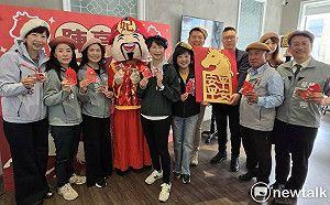 台南馬上平安・陳亭妃馬年紅包正式亮相  共同奔向「金」未來