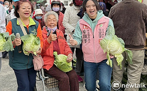 歲末冬寒  卓佩于攜手華山基金會一起做公益