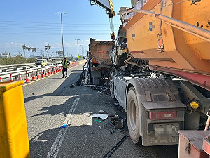 國道10號里港段3大型車連環撞 曳引車駕駛送醫不治