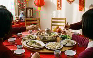 春節補眠越睡越累！專家示警：酒精與大餐恐讓你在夢中慢性窒息