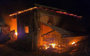 花蓮赤科山60年老屋驚傳火警  屋主掩面痛哭：什麼都沒了