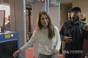 涉詐領助理費等案再赴北檢 高金素梅100萬元交保