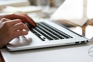 美國家長掀「退筆電」運動　要求孩子回歸紙筆學習