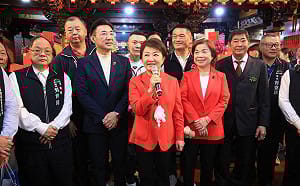 大年初一連訪四宮廟發小紅包  盧秀燕：願國泰民安、市政昌隆