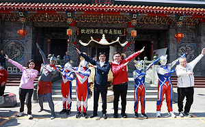 大年初四走訪廟宇發紅包  陳其邁：持續為市民福祉打拚