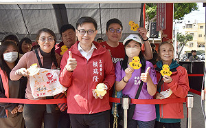 初一至初四走訪逾30家宮廟  賴瑞隆：市政延續進步要一棒接一棒