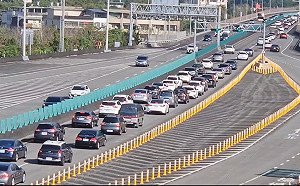 初五北返車潮湧現！雪隧回堵4公里 國5實施主線儀控  
