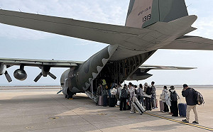 收假潮湧現！金門機場爆人潮　民航局啟動軍機疏運