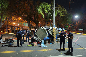 台南小貨車疑躲警攔查撞電桿　車上5童受傷送醫