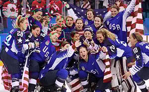 （影）川普邀請被打臉! 奪金女子冰球隊冷回拒絕 FBI局長也遭爆「公款追星」看冬奧