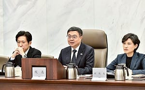 卓揆下令：政院各部會任何資料都不提供李貞秀  也不接受質詢