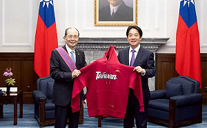 (影)賴清德頒一等景星勳章予王貞治！WBC前夕振奮士氣 王看好台灣隊