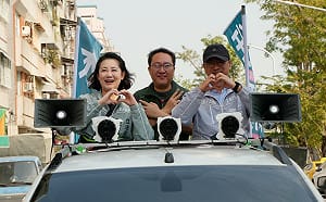 前鎮小港議員初選6搶3    金牌立委吳思瑤、李昆澤力挺黃彥毓