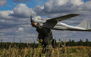 俄軍在校園招募無人機操作員　大學生：去當程式設計師不更好？