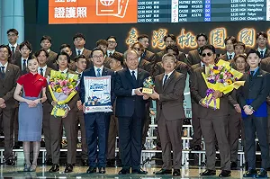 華航陪同台灣隊迎經典賽　餐點諧音梗具巧思