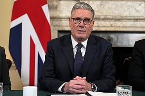 英國未參與美以打擊伊朗行動　籲避免局勢升級擴大