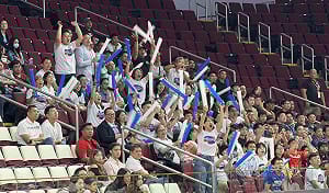 台灣男籃出戰中國隊  旅菲台灣人創意應援展團結