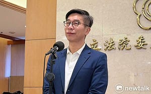 諷藍營軍購「精神分裂」鍾佳濱：國民黨何時要「讓蔣介石出場」全力反共？