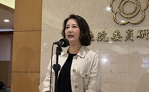 傳李貞秀就職申報涉不實  吳思瑤怒轟踐踏法治、點名翁曉玲成刺探機密幫兇