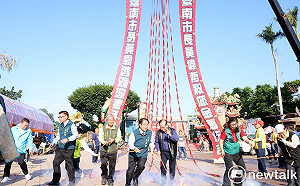 2026鹽水蜂炮今啟炮  黃偉哲邀訪鹽水小鎮「犁炮」慶元宵