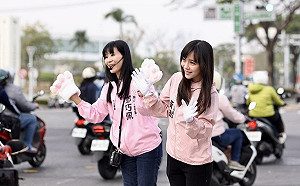 高雄初選關鍵時刻　黃捷：鳳山力挺鄧巧佩接棒服務
