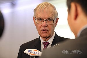 卜睿哲：北京可能促川普克制對台軍售、公開反台獨