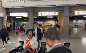 (影)游淑貞「在火車站造勢」陳培瑜轟：提名首日就踩法律紅線 公然違規