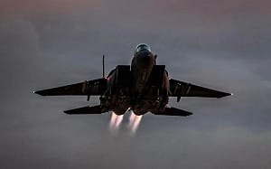 更新》第4架美軍F-15E戰機墜毀? 傳在伊朗上空被擊落 美軍：假訊息