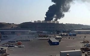 (影) 阿曼剛示好就挨轟 !爆炸影片突聽喊「哇操」網：伊「系統性」斷石油輸出