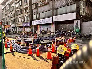 新北土城捷運施工挖破瓦斯管　消防警戒止漏換管