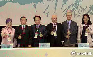 許信良：總統是憲政運作中心  在野把立院當美國國會恐違憲