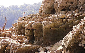 2021大旱景象重演！苗栗永和山水庫「希臘神殿」再現  畫面震撼又心驚