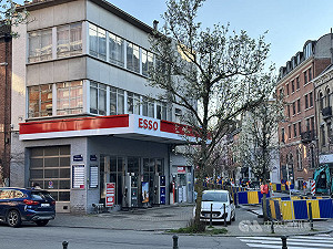 中東戰火推高油價　荷蘭赴比利時加油車潮增