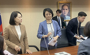 程委會葛如鈞沒到、藍變少數 、翁曉玲忙喊散會  綠斥「輸了就不表決」 