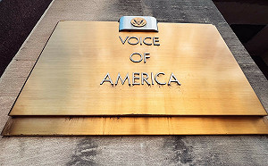 跟川普對做！ 美聯邦法官下令：恢復美國之音千名員工職務